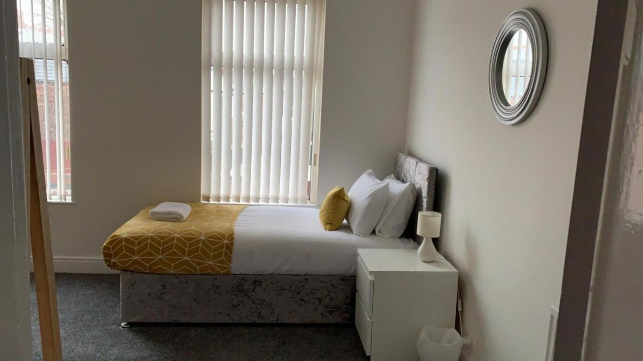 Anfield House 2 Bedroom 2 Mins From Anfield Stadium Sleeps 7リヴァプール エクステリア 写真