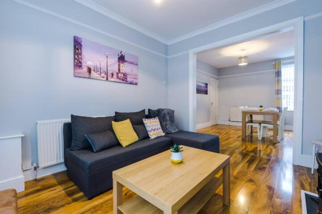Anfield House 2 Bedroom 2 Mins From Anfield Stadium Sleeps 7リヴァプール エクステリア 写真