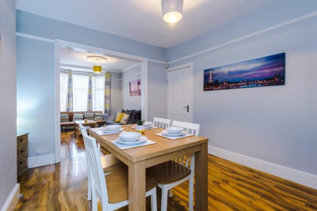 Anfield House 2 Bedroom 2 Mins From Anfield Stadium Sleeps 7リヴァプール エクステリア 写真
